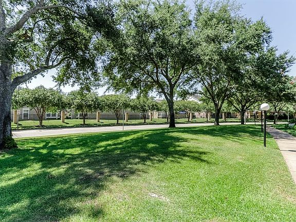 3rd image of 2611 Grants Lake Blvd