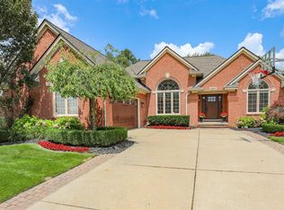 20093 Pine Cone Dr, Macomb, MI 48042
