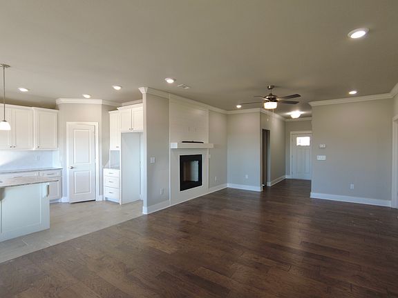 5th image of 713 Woodplains Ave