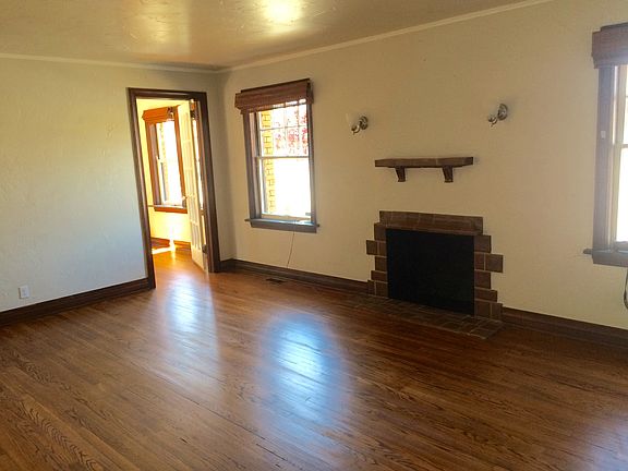 Living Room w/faux fireplace