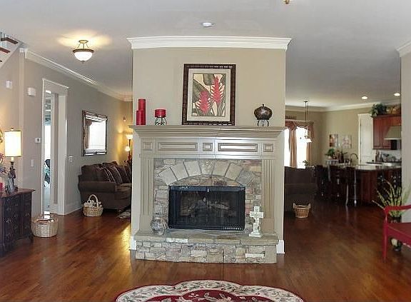 3rd image of 39 Fieldstone Ln