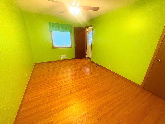 5th image of 2055 English St