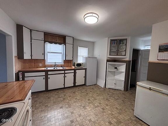 4th image of 609 E 1st Ave