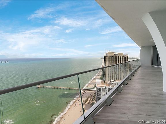 3rd image of 16901 Collins Ave #2622