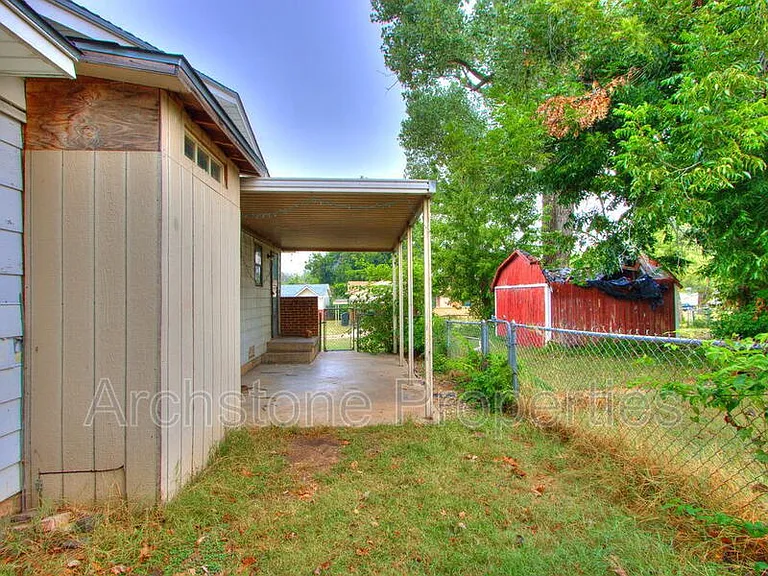 608 Holoway Dr — Photo 31