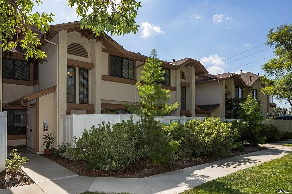 2 bed, 2.5 bath, 1016 sqft, $3,095 — Photo 1