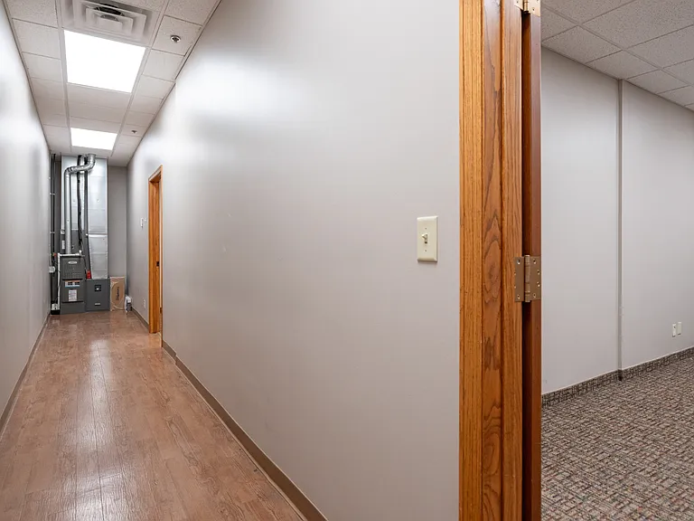 3327 W Capital Ave — Photo 22
