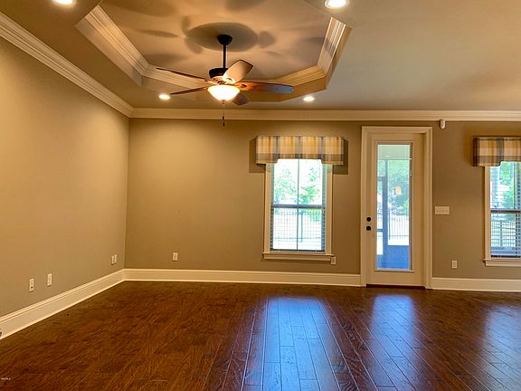4th image of 213 Fairway Villas Cir