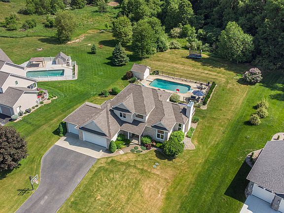 3rd image of 151 Turnberry Dr