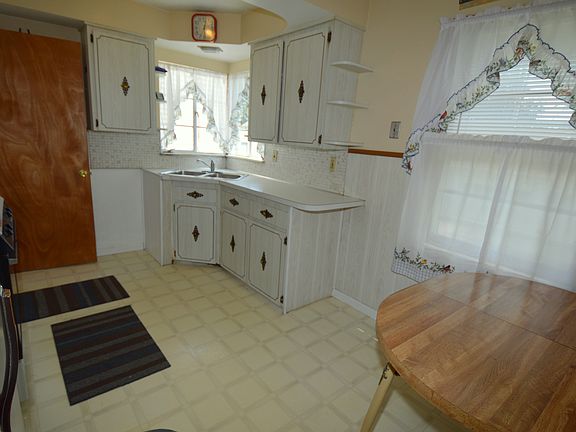 4th image of 5035 E 113th St