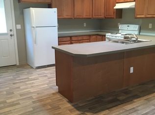 404 S 5th St, Selah, WA 98942