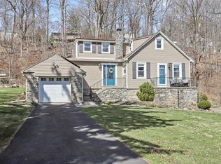 4 Lakeview Ter, Amawalk, NY 10501