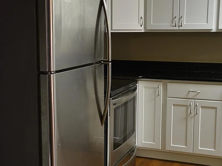 40 1/2 S Court St #203 — Photo 8