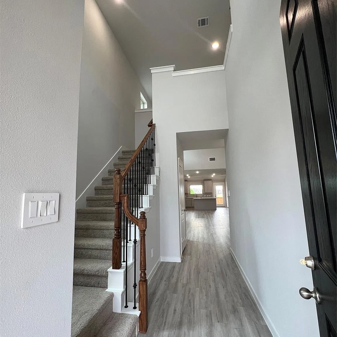 4 bed, 2139 sqft, $2,950 — Photo 3