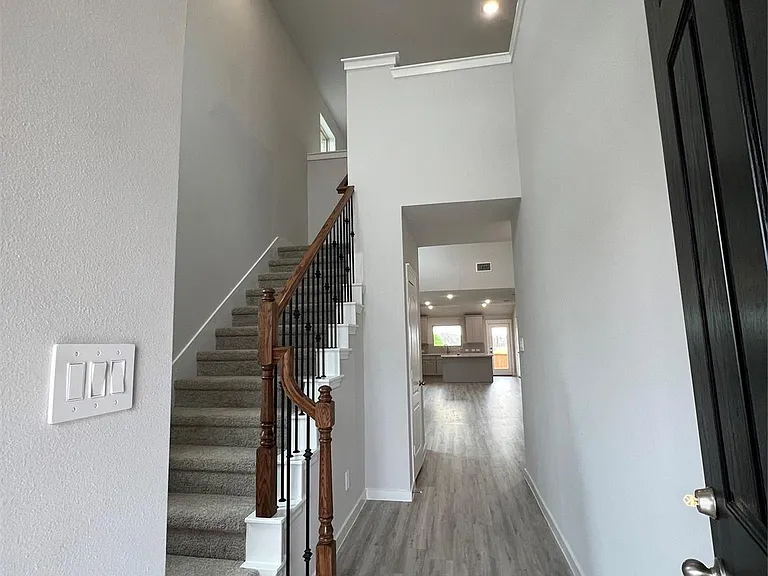 2907 Doggett Dr — Photo 3