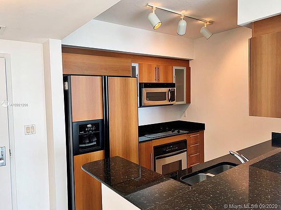 2nd image of 325 Biscayne Blvd #2616