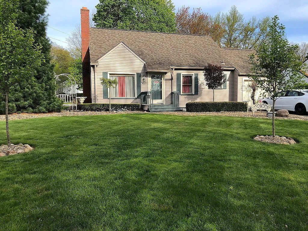 826 Bonnie Brae Ave NE photo 1