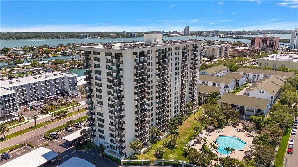 2 bed, 2.0 bath, 1240 sqft, $2,700 — Photo 2