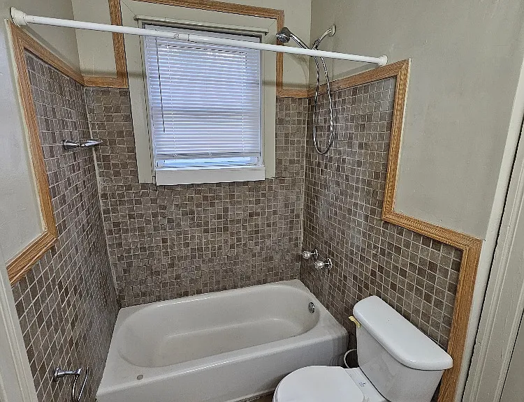 327 N Main St — Photo 14