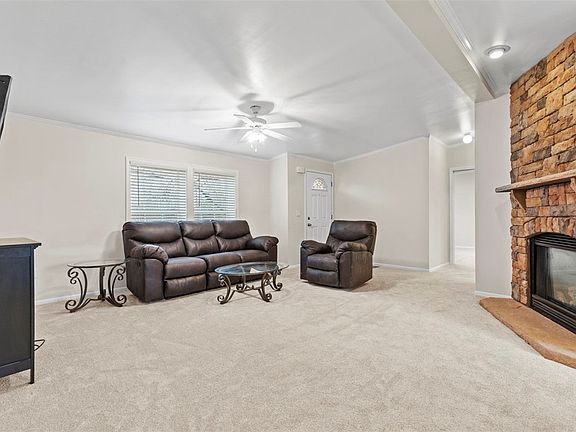 5th image of 812 Elk Dr