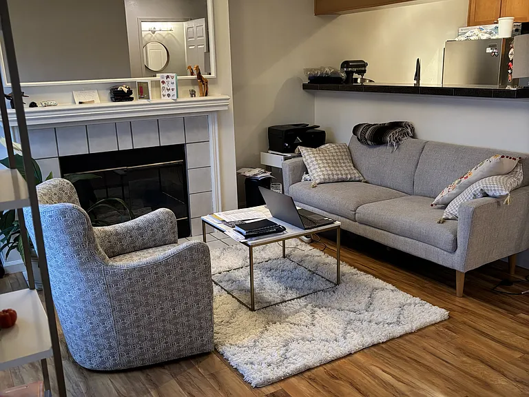 506 E Howell St #302 — Photo 2