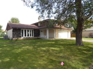 1722 E Aztec Ln, Mount Prospect, IL 60056