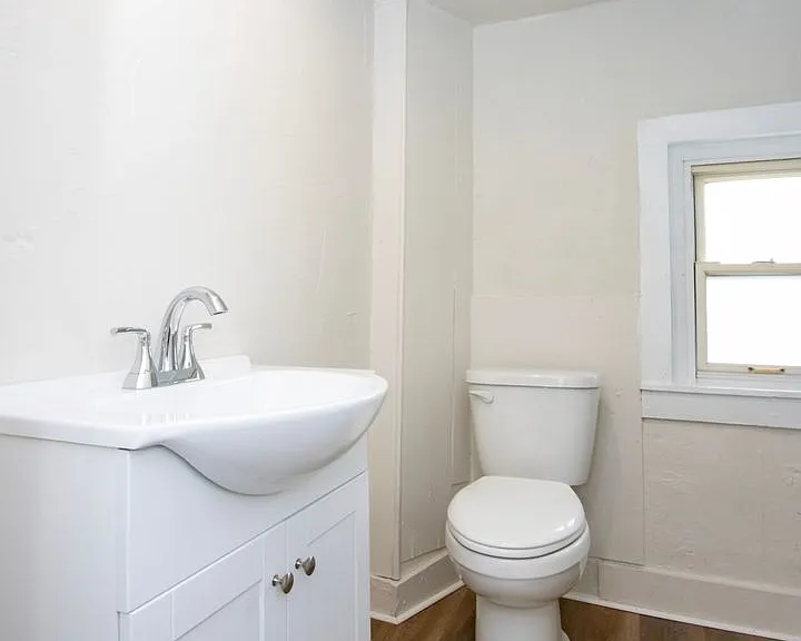 217 Hall St — Photo 11