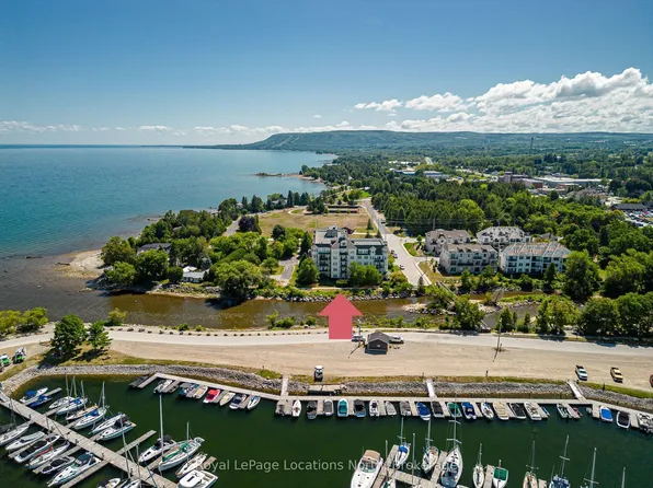 10 Bay St E #103, The Blue Mountains, ON N0H 2P0