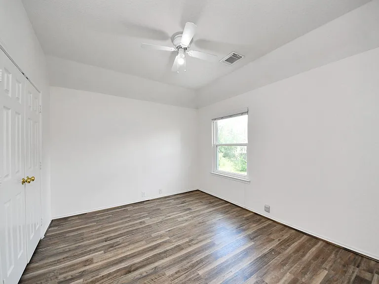 20510 Pioneer Bend Ct — Photo 37