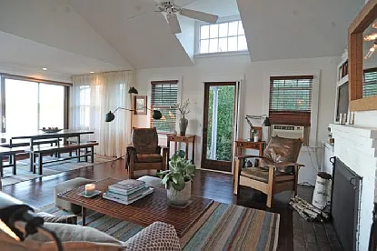 Stunning Waterfront Cottage — Photo 4