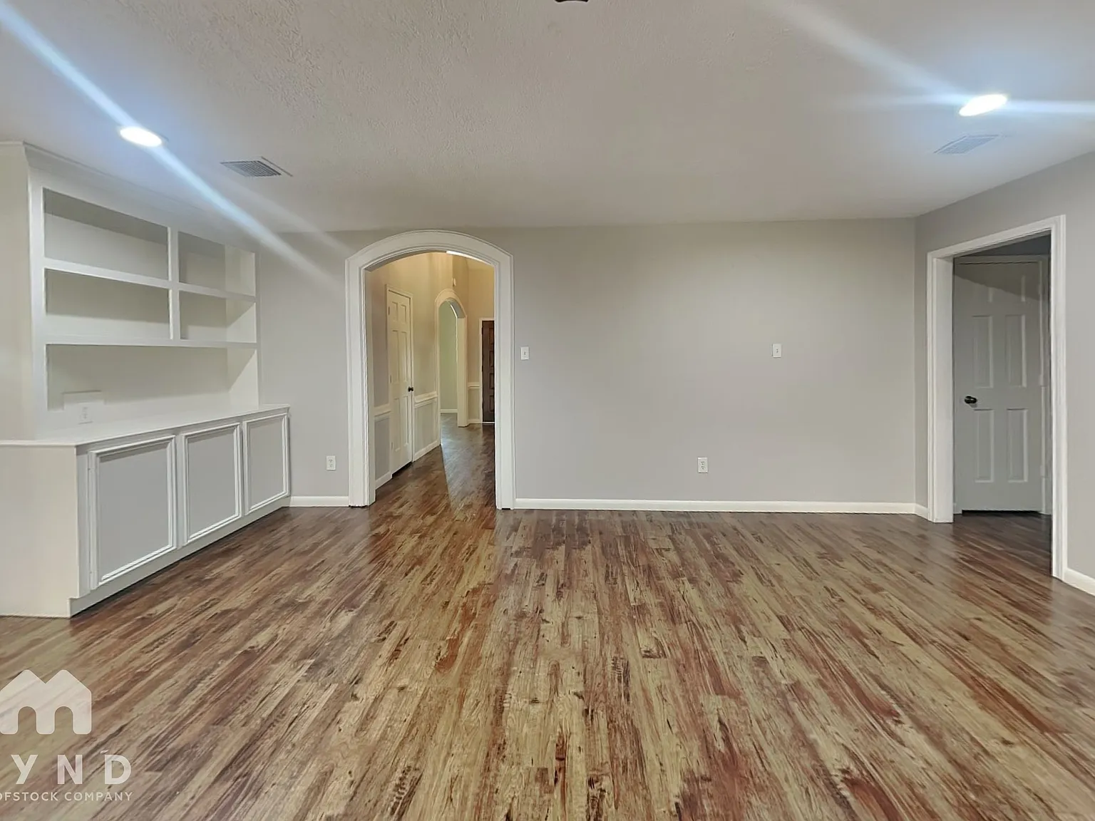 4 bed, 4.5 bath, 4272 sqft, $3,295 — Photo 4