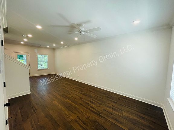 3rd image of 580 Meadow Crest Cir