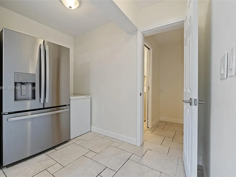 232 SE 6th St — Photo 12