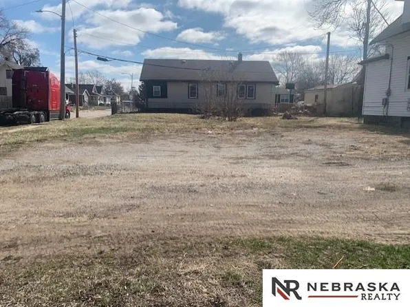 3829 Florence Blvd, Omaha, NE 68110