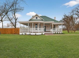 208 S Main St, Collinsville, TX 76233