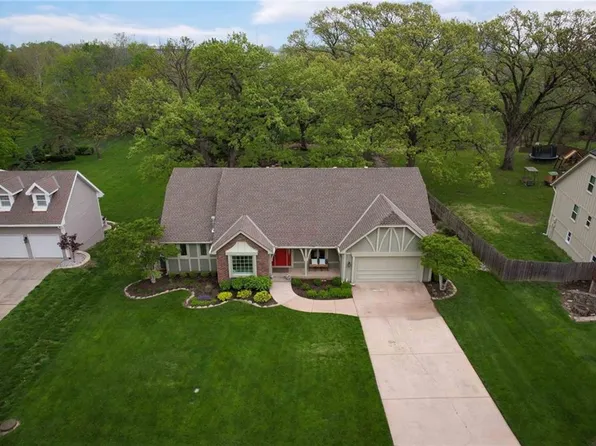 10775 Larsen St, Overland Park, KS 66210