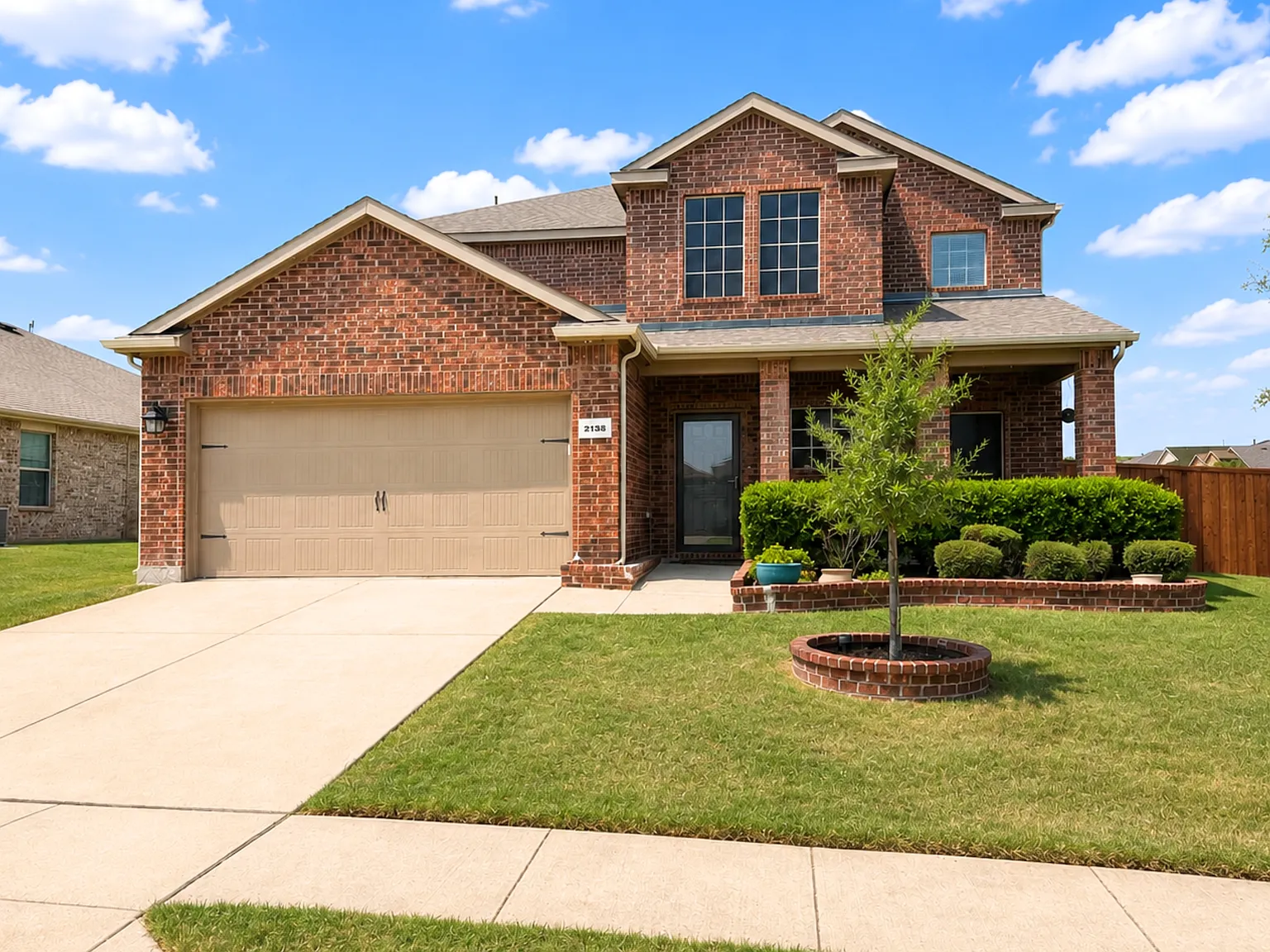 5 bed, 2.5 bath, 2586 sqft, $2,500 — Photo 1