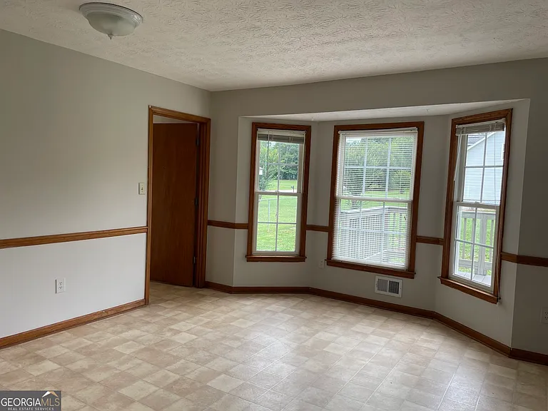 100 Kelley Way — Photo 4