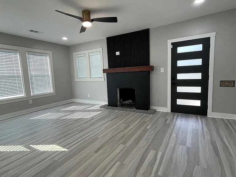 3020 Arbor St — Photo 2