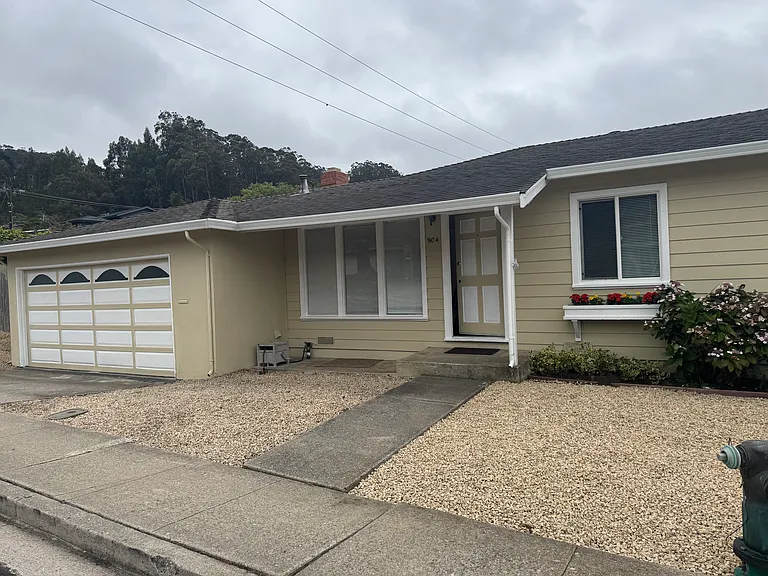 904 Crespi Dr — Photo 1