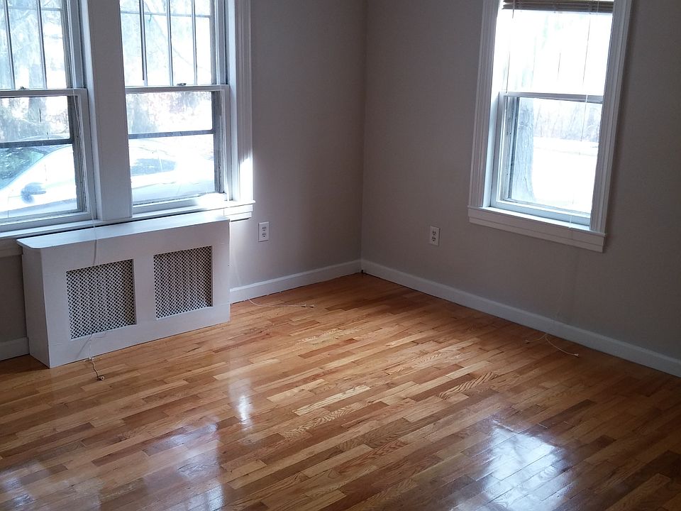 2nd image of 53 Winslow St