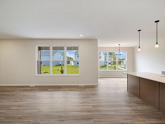 5th image of 3857 Lookout Rd