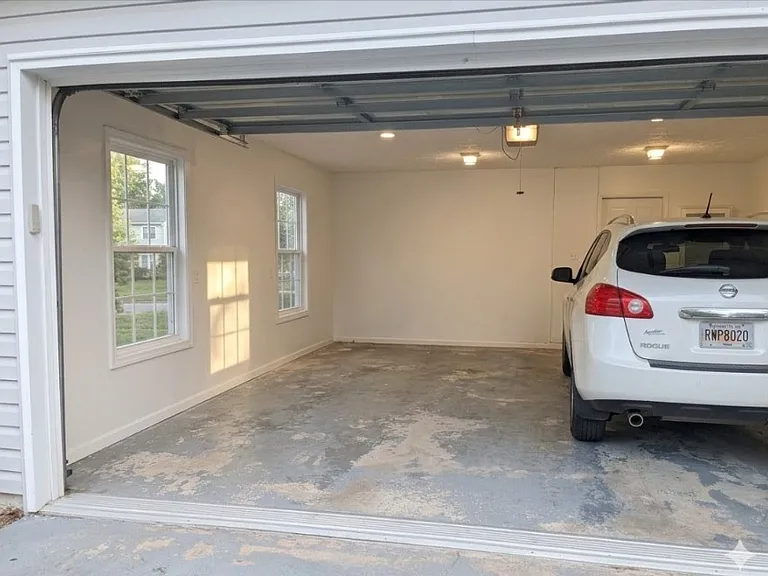 344 Creekview Dr — Photo 3