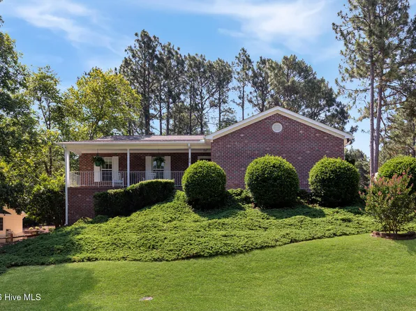 315 Sandhills Circle, Pinehurst, NC 28374