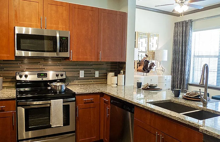 Retreat at Stonebridge Ranch Apartments — Photo 5