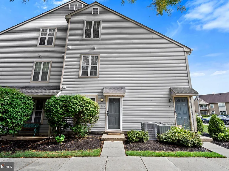 501 Harwood Ct #A — Photo 2