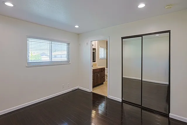 3 bed, 1122 sqft, $3,200 — Photo 2