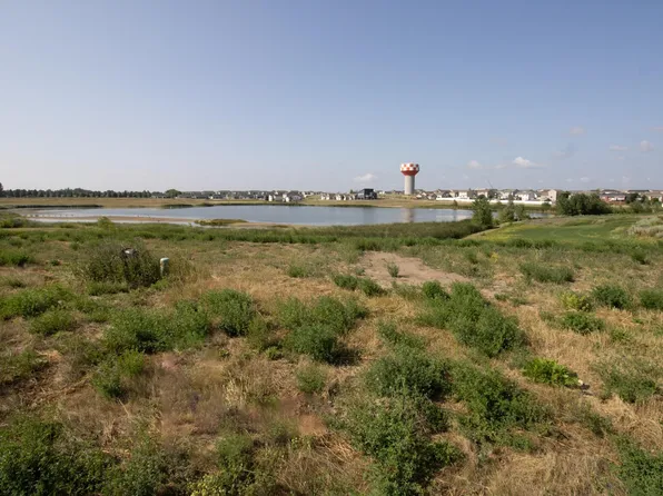 1217 27th Ave NW, Minot, ND 58703