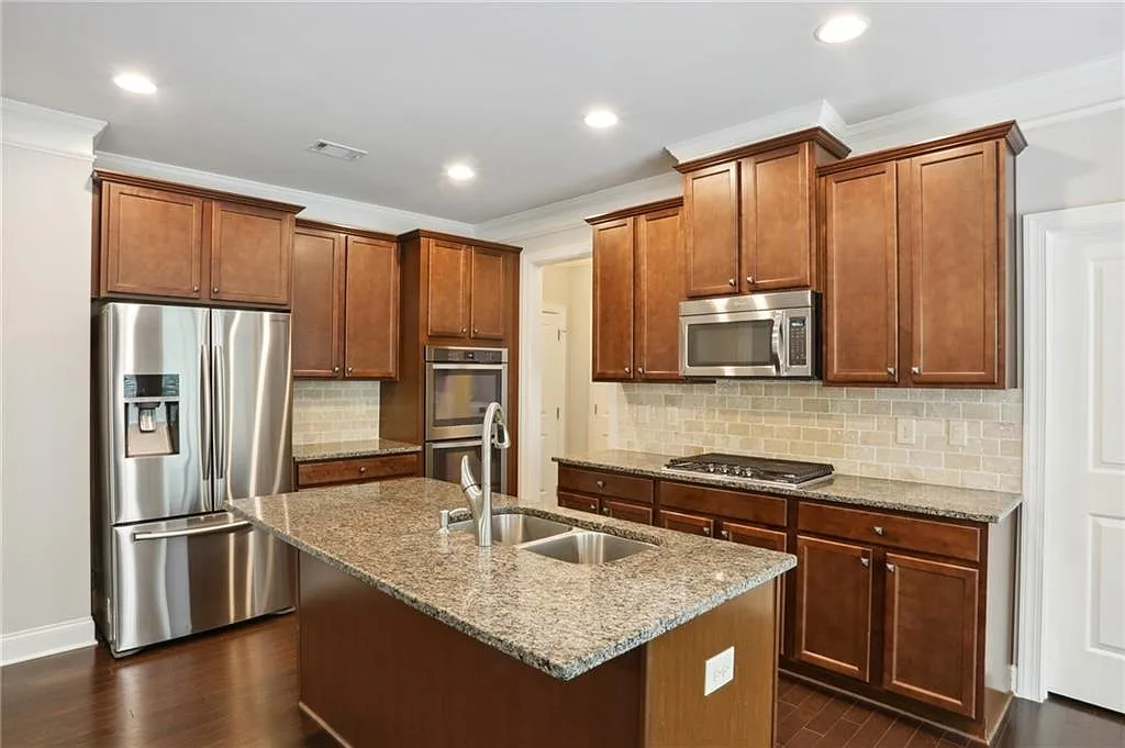 4 bed, 2.5 bath, 2544 sqft, $3,700 — Photo 2