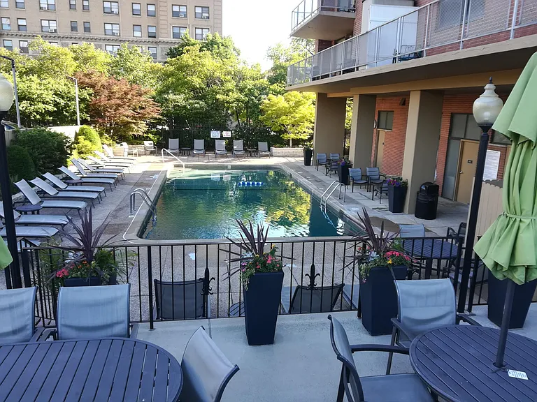 4466 W Pine Blvd #19A — Photo 16